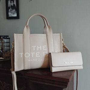 🌟FREE SHIPPING🌟Marc Jacobs The Tote Bag W/ M Kors Wallet Bundle